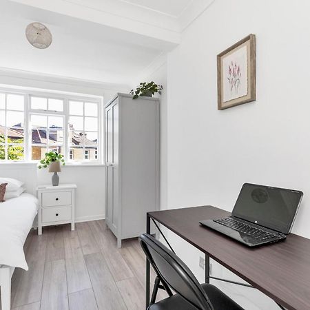 Modern Two Bedroom Apartment With Free Parking! London Exterior foto