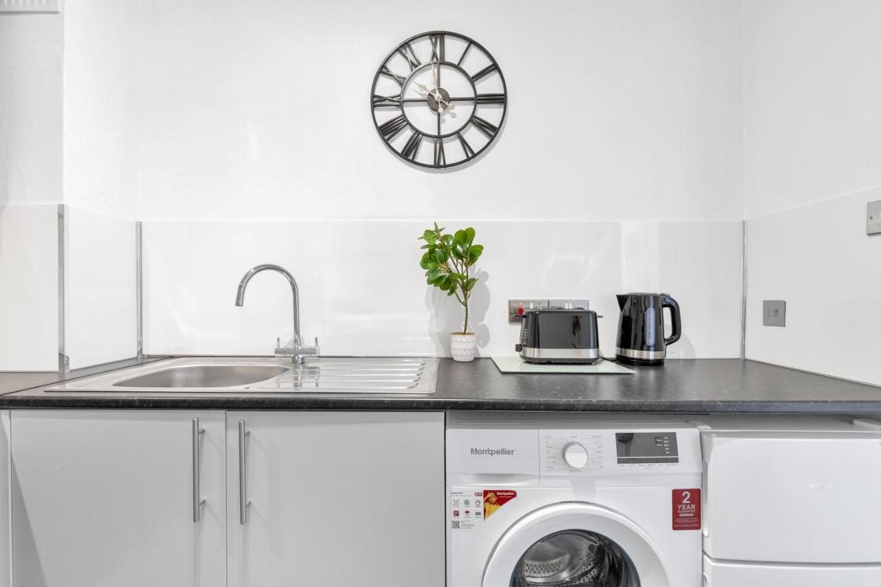 Modern Two Bedroom Apartment With Free Parking! London Exterior foto