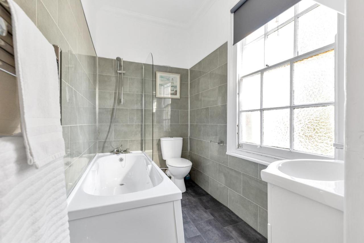Modern Two Bedroom Apartment With Free Parking! London Exterior foto