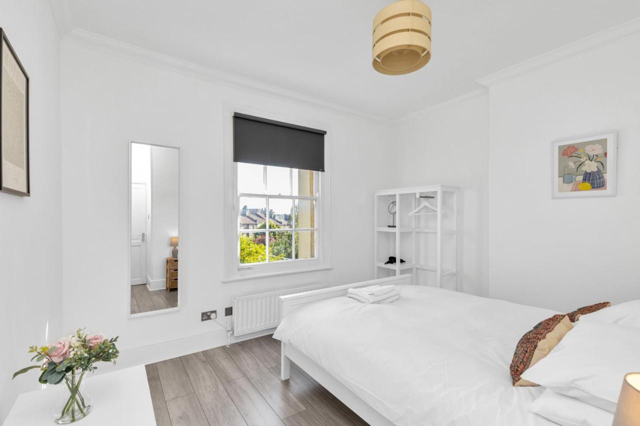 Modern Two Bedroom Apartment With Free Parking! London Exterior foto