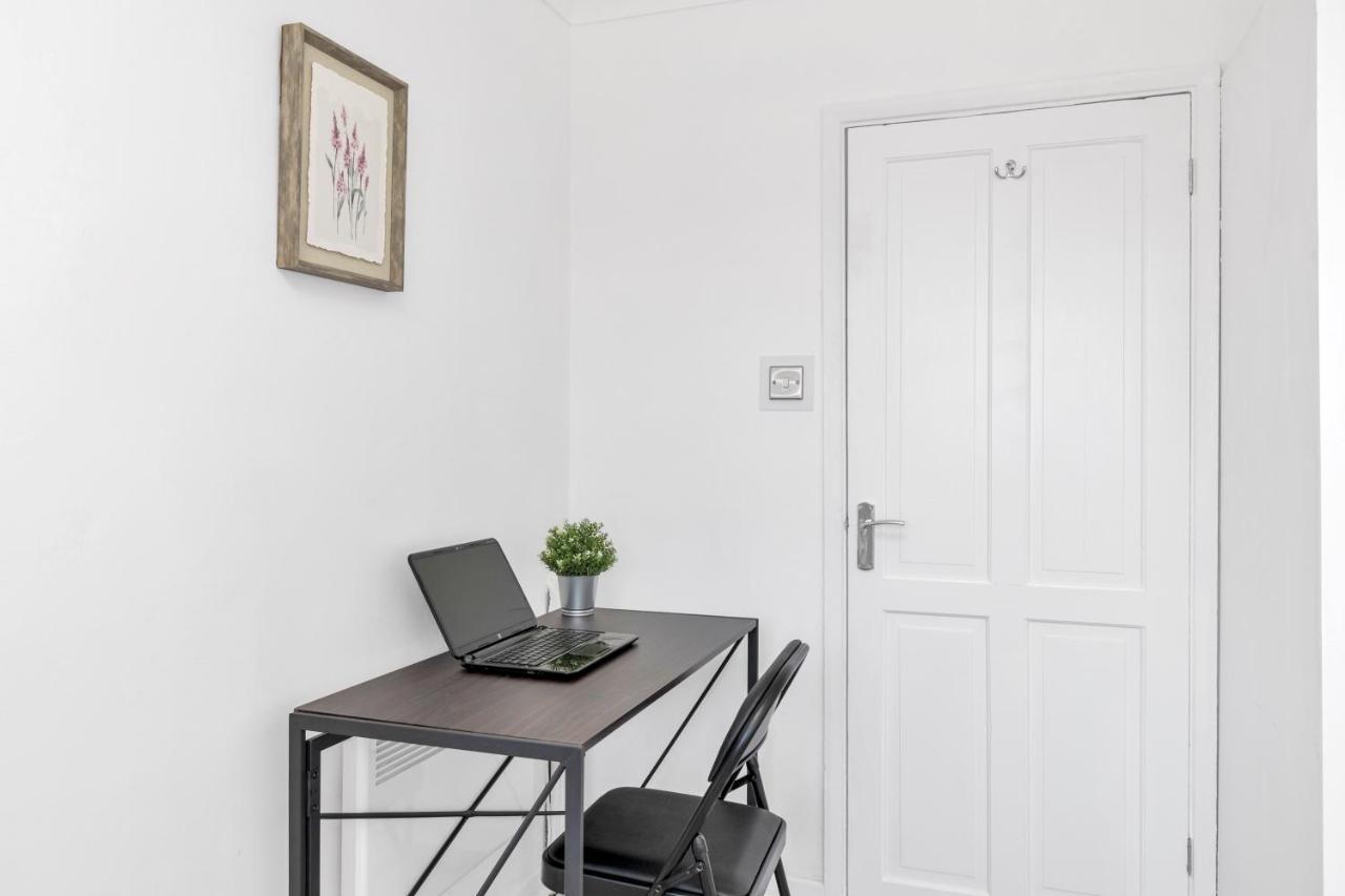 Modern Two Bedroom Apartment With Free Parking! London Exterior foto