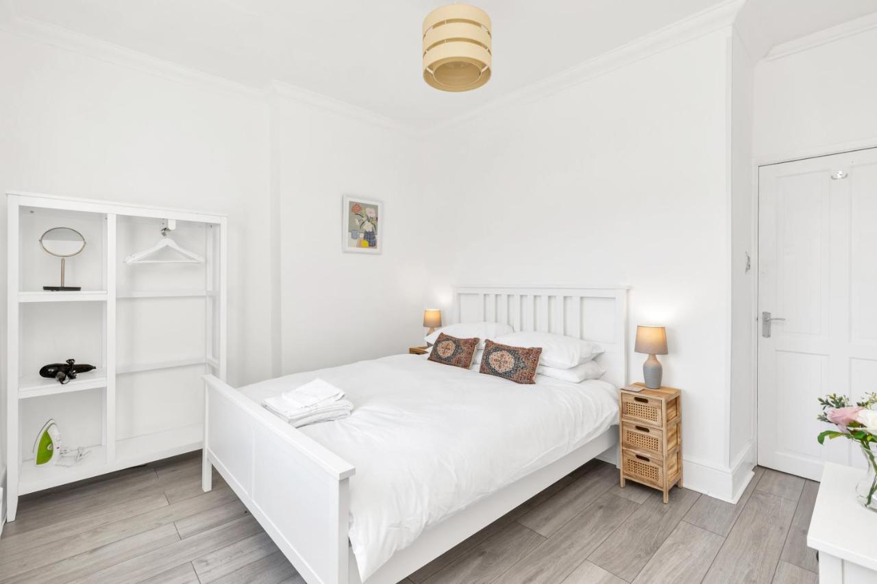 Modern Two Bedroom Apartment With Free Parking! London Exterior foto